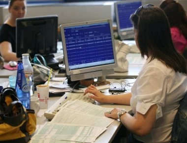 Σαρωτικούς ελέγχους ετοιμάζει η Εφορία- Στο στόχαστρο airbnb, εστιατόρια, βενζινάδικα και celebrities των social media